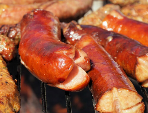 Tipos diferentes de linguiça para incrementar o prato
