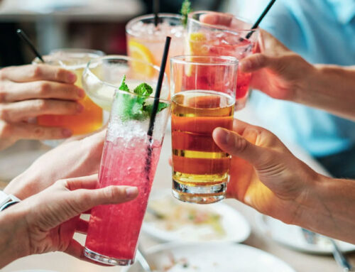 Melhores drinks para fazer um happy hour em casa