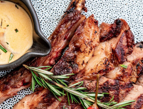 5 molhos para servir com a carne de porco