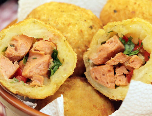 Capriche no bolinho de linguiça para o lanche