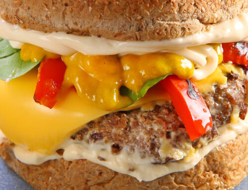 Desfrute de uma Delícia Exótica: Sanduíche de Porco com Chutney de Manga